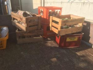 Bier und Weinkisten nach Jahrzehnten wieder ans Tageslicht geholt